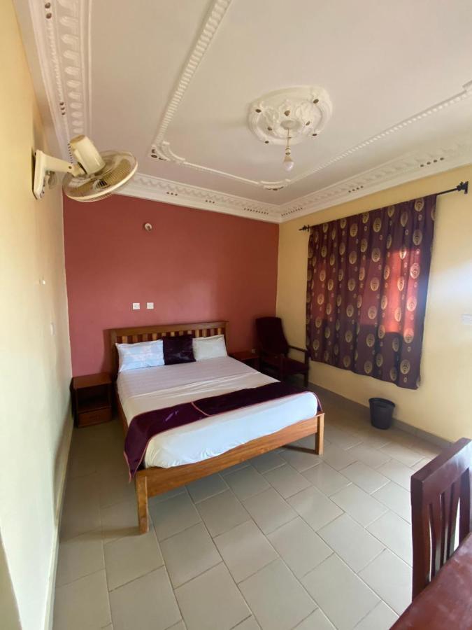 Britannia Hotel Cmr Яунде Экстерьер фото