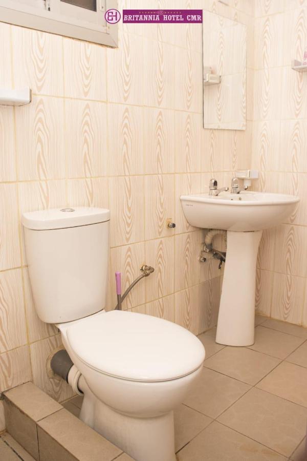 Britannia Hotel Cmr Яунде Экстерьер фото