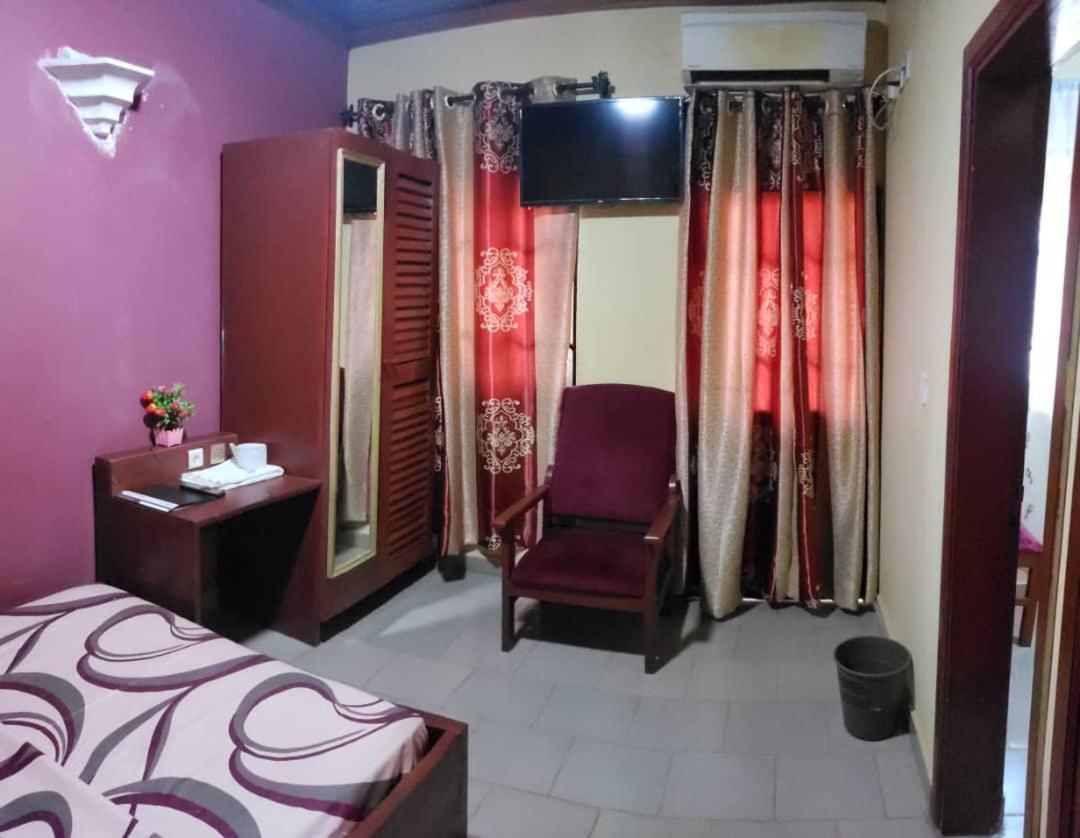 Britannia Hotel Cmr Яунде Экстерьер фото