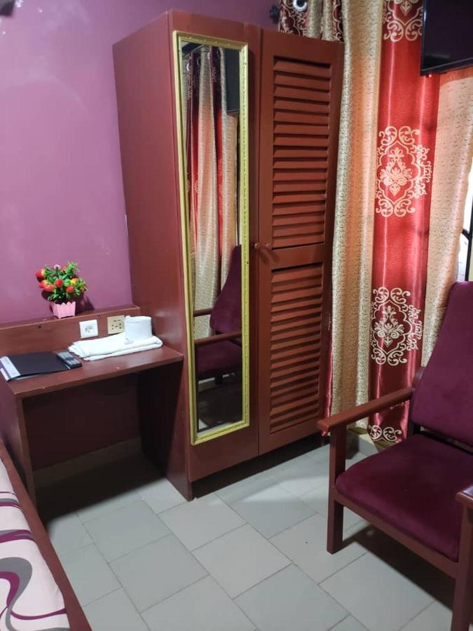 Britannia Hotel Cmr Яунде Экстерьер фото