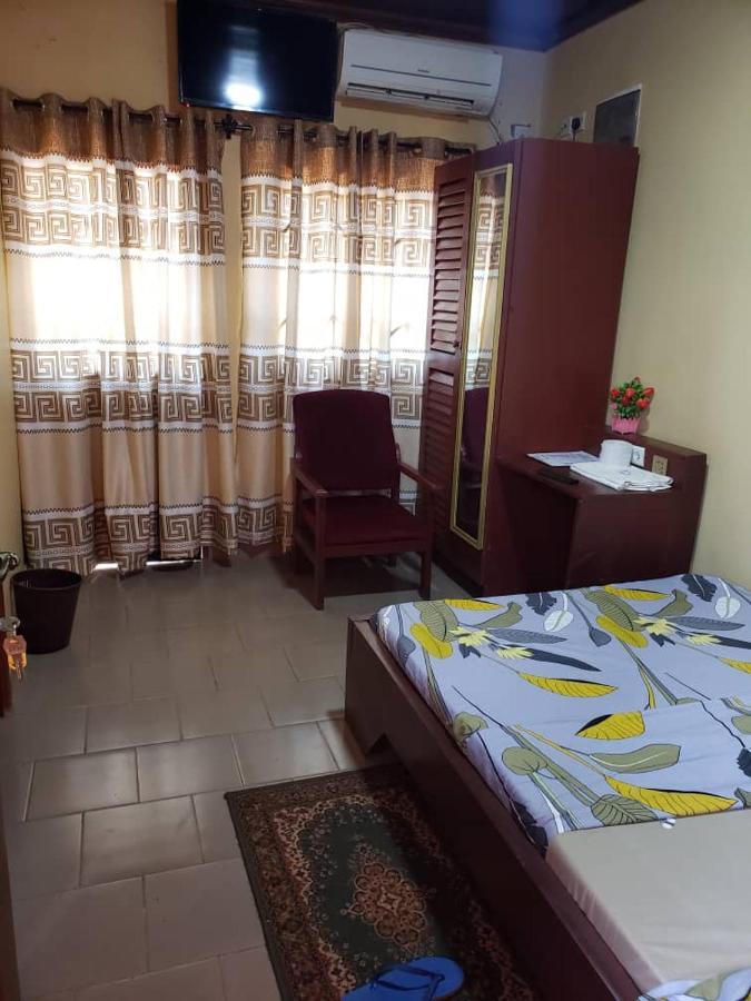 Britannia Hotel Cmr Яунде Экстерьер фото