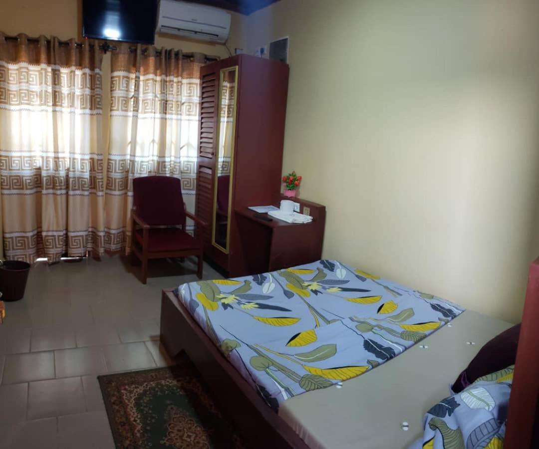 Britannia Hotel Cmr Яунде Экстерьер фото