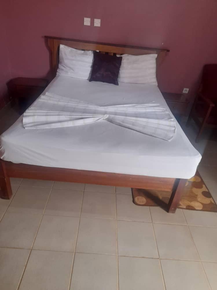 Britannia Hotel Cmr Яунде Экстерьер фото