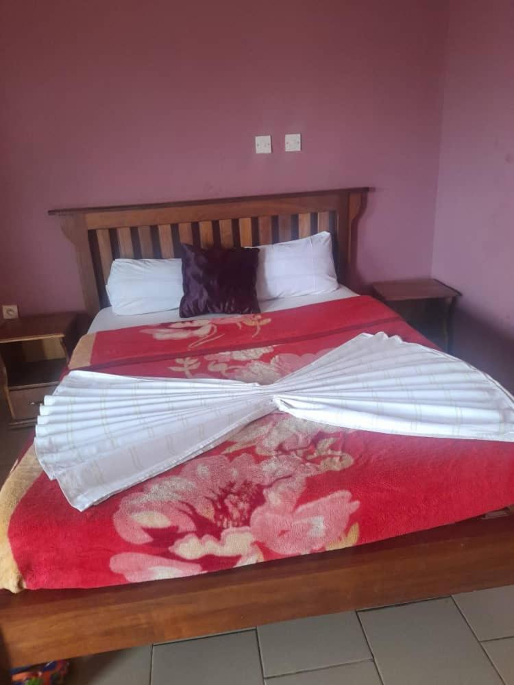 Britannia Hotel Cmr Яунде Экстерьер фото